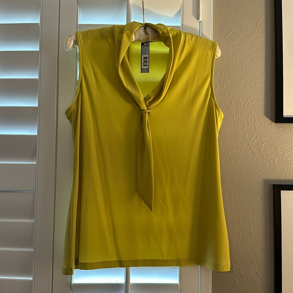NWT Tahari Petite Top